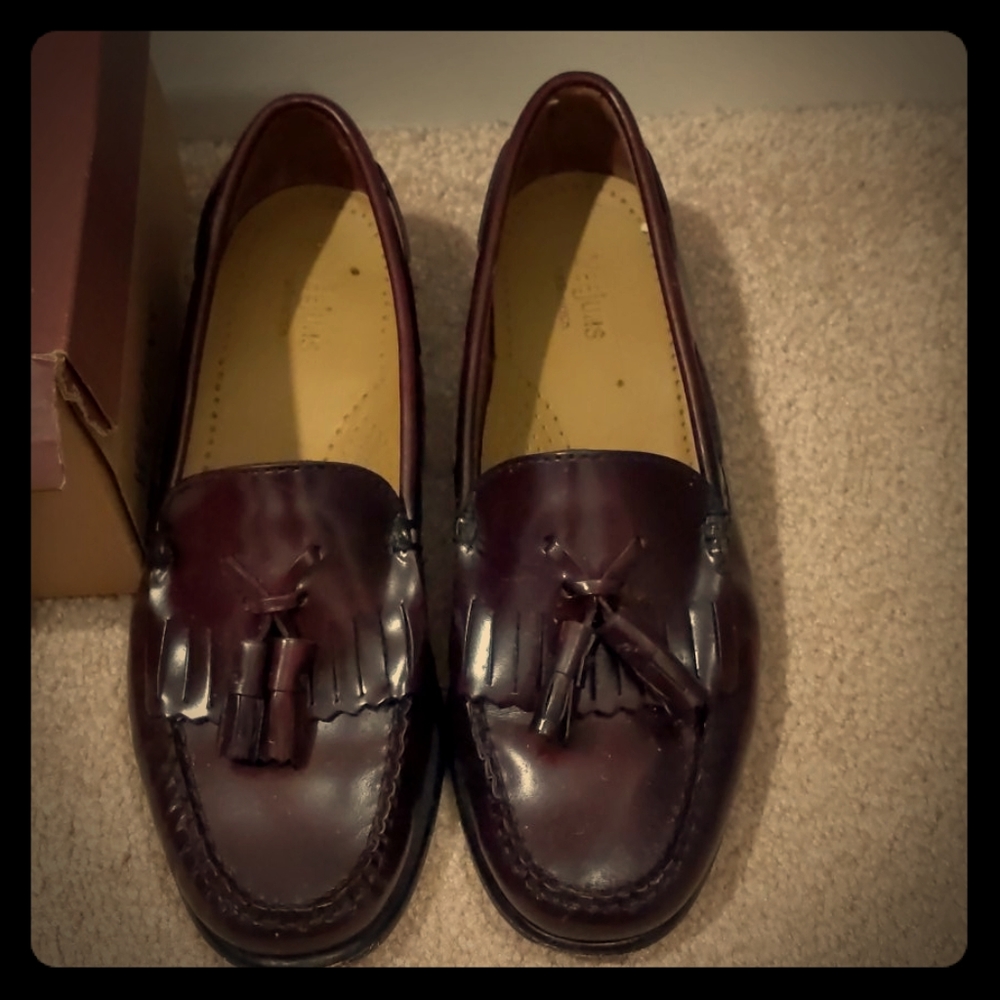 Jaclyn Tassel Loafer Burgundy Size 5